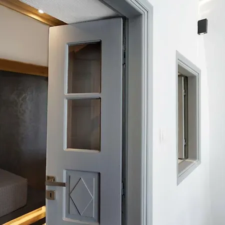 Santorini Sea Cave Apartment Ia